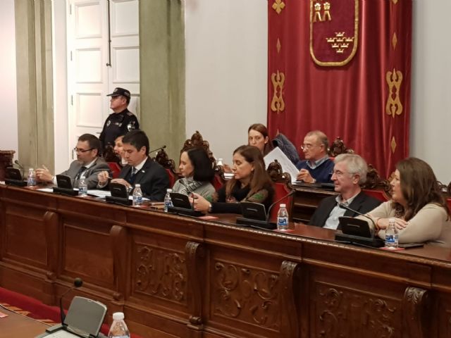 MC: Tras pedir 10 millones de euros en préstamos, `La Trinca´ impone una subida de impuestos - 1, Foto 1