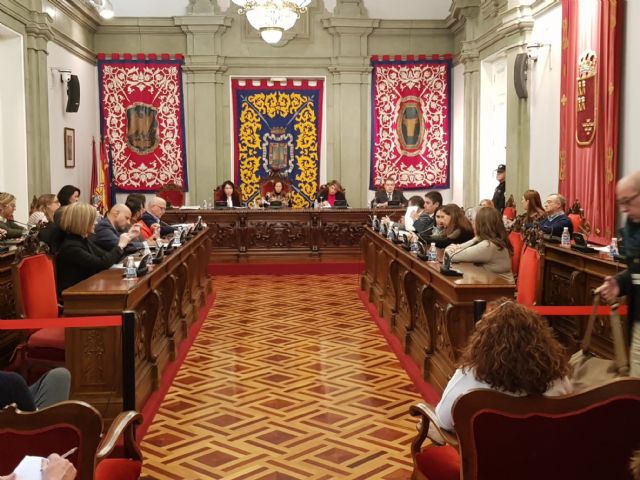 MC: Tras pedir 10 millones de euros en préstamos, `La Trinca´ impone una subida de impuestos - 3, Foto 3