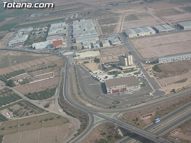 Un trabajador en estado grave tras sufrir una caída en altura en una empresa del Polígono Industrial El Saladar de Totana, Foto 1