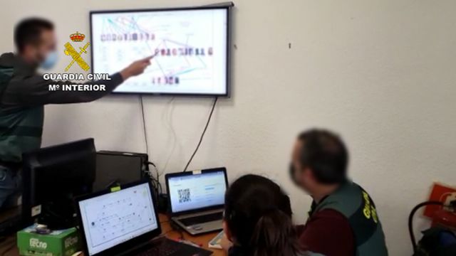 La Guardia Civil desarticula una red dedicada a cometer estafas bancarias a nivel internacional y de forma masiva - 2, Foto 2