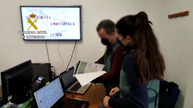 La Guardia Civil desarticula una red dedicada a cometer estafas bancarias a nivel internacional y de forma masiva - 3, Foto 3