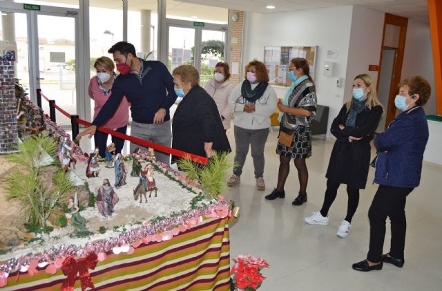 El alcalde López Manzanera visita el belén del centro de mayores - 4, Foto 4