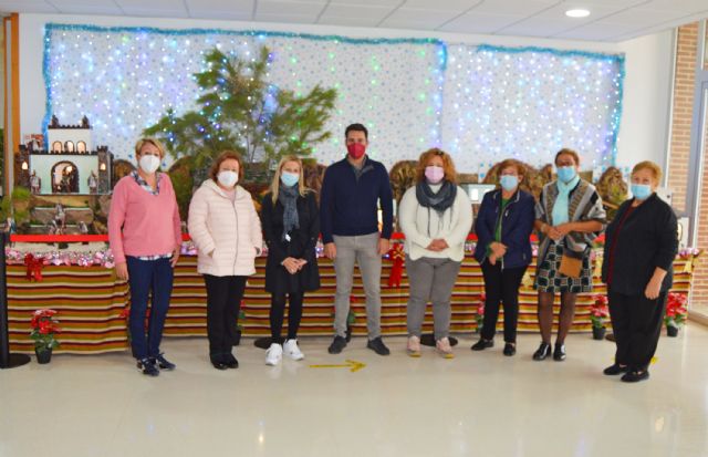 El alcalde López Manzanera visita el belén del centro de mayores - 5, Foto 5