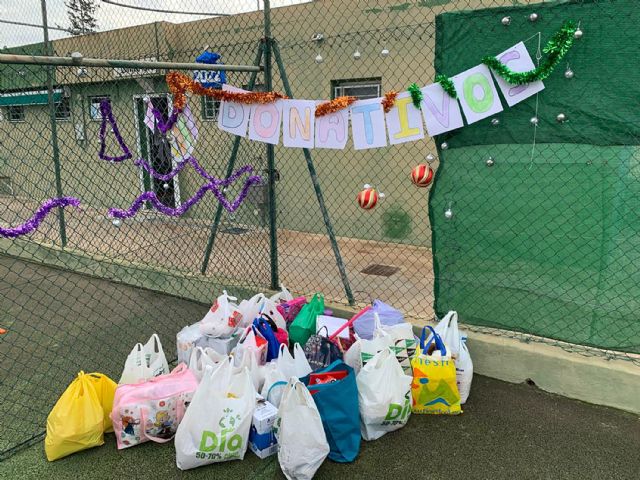 Las Torres entre Raquetas celebra un año más su fiesta solidaria de Navidad a beneficio de las asociaciones locales - 3, Foto 3