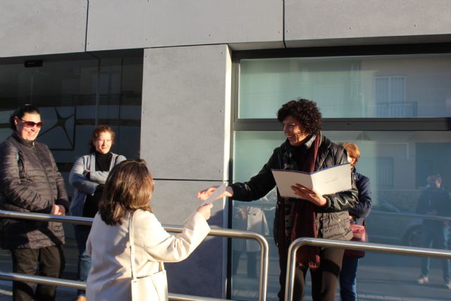 Los alumnos del curso 'Atención sociosanitaria a personas dependientes en instituciones sociales' reciben sus diplomas - 1, Foto 1