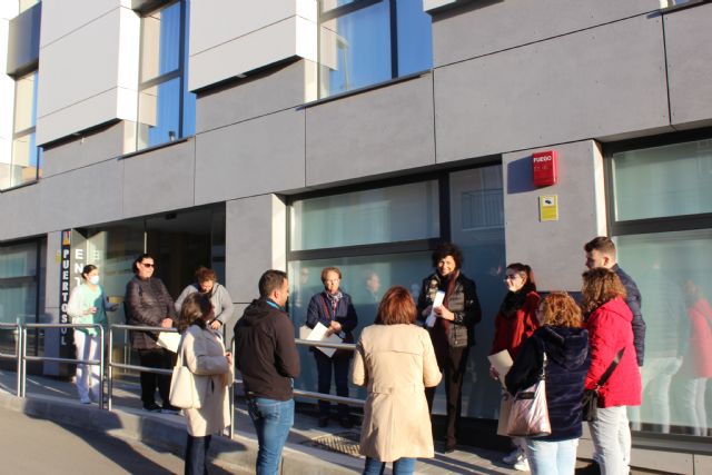 Los alumnos del curso 'Atención sociosanitaria a personas dependientes en instituciones sociales' reciben sus diplomas - 3, Foto 3