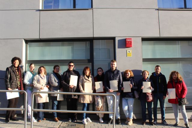Los alumnos del curso 'Atención sociosanitaria a personas dependientes en instituciones sociales' reciben sus diplomas - 4, Foto 4