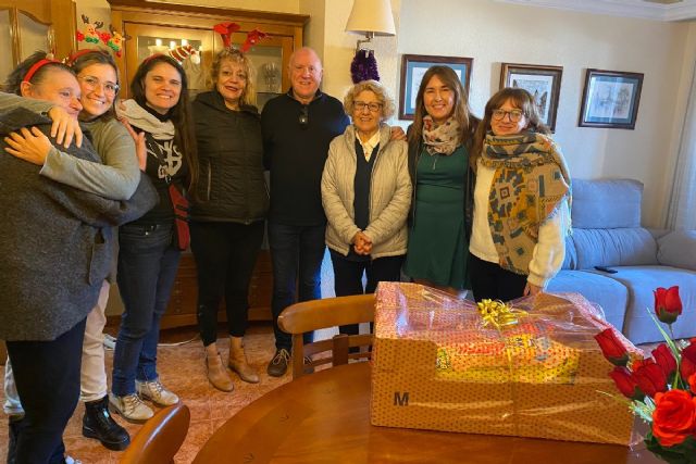 Servicios Sociales celebra la Navidad con las personas sin hogar que han obtenido un piso supervisado - 1, Foto 1