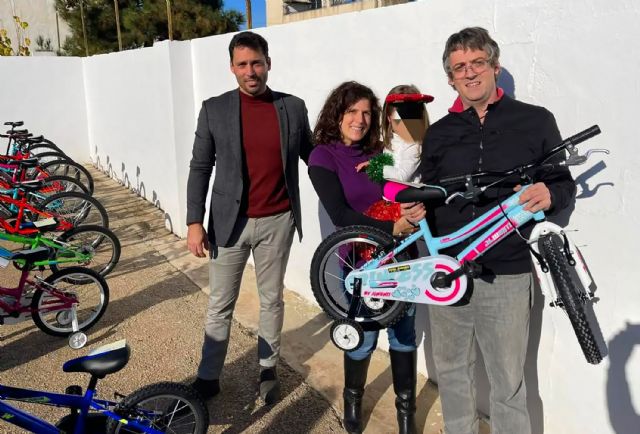 Entregadas las 98 bicicletas para los ganadores del concurso escolar de la EDUSI por una movilidad más sostenible - 2, Foto 2