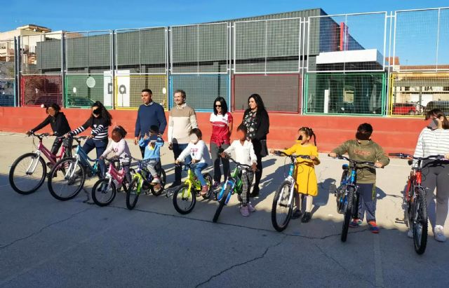 Entregadas las 98 bicicletas para los ganadores del concurso escolar de la EDUSI por una movilidad más sostenible - 3, Foto 3