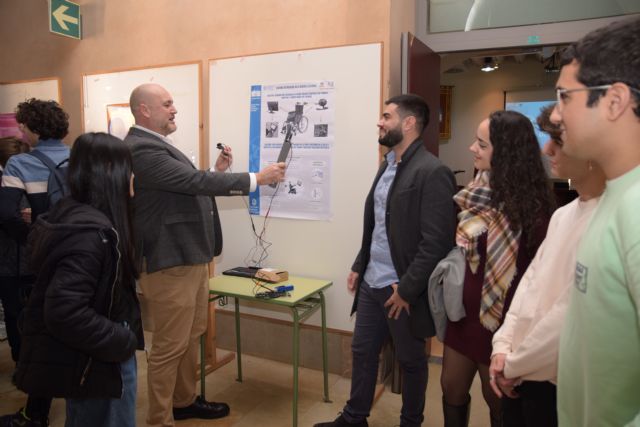 Estudiantes de Ingeniería Biomédica resuelven retos tecnológicos para mejorar la vida de usuarios sanitarios - 1, Foto 1