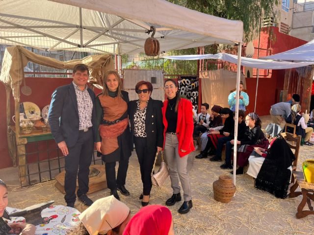 El colegio San Juan de las Águilas celebra la Navidad con la puesta en escena de un Belén Viviente - 1, Foto 1