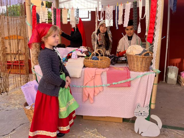 El colegio San Juan de las Águilas celebra la Navidad con la puesta en escena de un Belén Viviente - 2, Foto 2