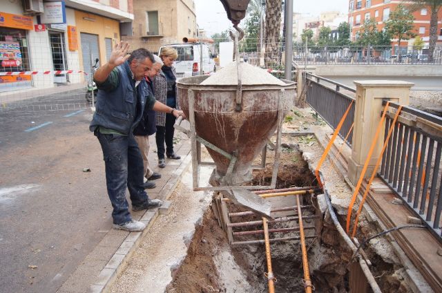Prosiguen las obras de acondicionamiento en uno de los muros de la rambla de La Santa para evitar filtraciones al cauce, Foto 7