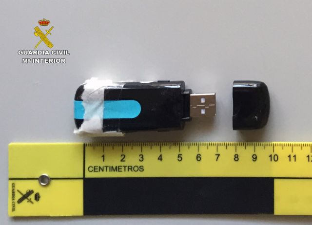 La Guardia Civil detiene a un joven por instalar una micro cámara en los aseos de un gimnasio - 1, Foto 1