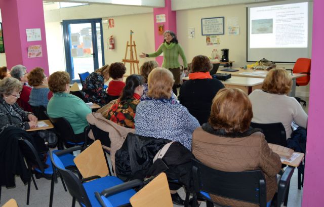 La asociación de mujeres Isabel González torreña, a tope tras las Navidades - 1, Foto 1