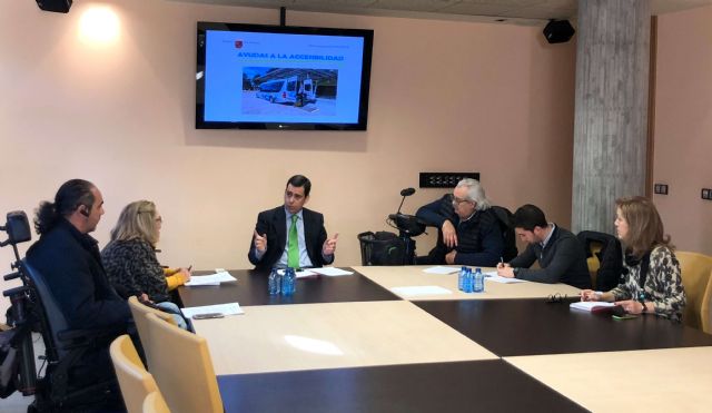 La Comunidad cuenta este año con una nueva línea de ayudas para el transporte para personas con discapacidad física - 1, Foto 1
