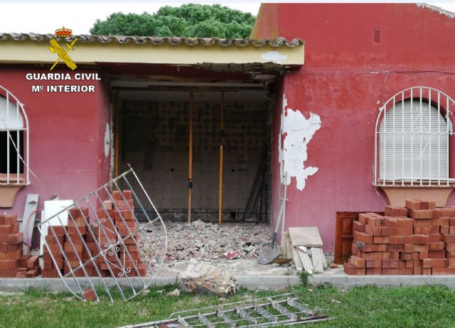 La Guardia Civil desmantela una organización criminal dedicada al tráfico de menores extranjeros y de droga - 1, Foto 1