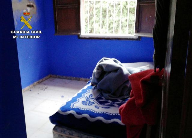 La Guardia Civil desmantela una organización criminal dedicada al tráfico de menores extranjeros y de droga - 3, Foto 3