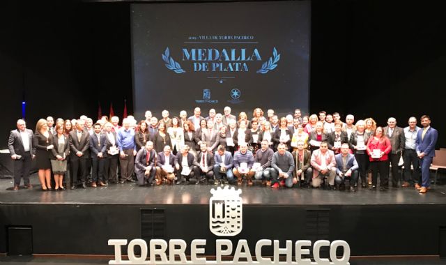 53 entidades ciudadanas del municipio reciben la Medalla de Plata Villa de Torre Pacheco - 1, Foto 1