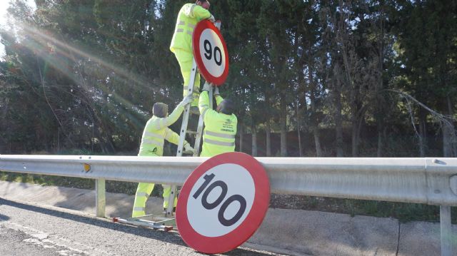 El día 29 de enero de 2019 entra en vigor el RD 1514/2018, de 28 de diciembre, por el que se modifica el art. 48 del Reglamento General de Circulación que regula las velocidades máximas en vías fuera de poblado - 2, Foto 2