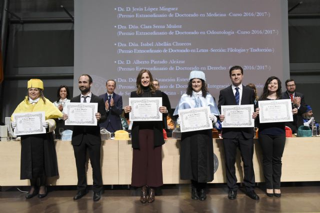 La UMU premia la excelencia de sus estudiantes y la dedicación del personal de la institución en el acto de Santo Tomás de Aquino - 2, Foto 2