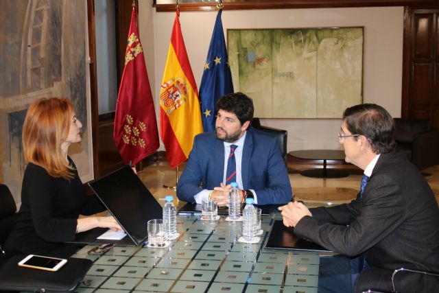 Fernando López Miras se reúne con la presidenta de la Real Academia de Medicina y Cirugía de la Región de Murcia - 1, Foto 1