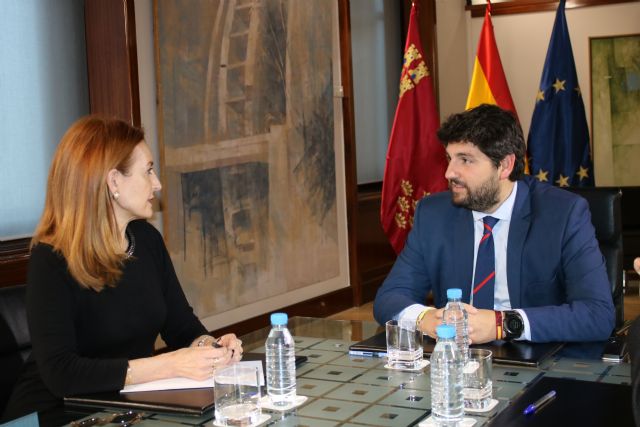 Fernando López Miras se reúne con la presidenta de la Real Academia de Medicina y Cirugía de la Región de Murcia - 2, Foto 2