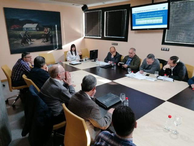 La Comunidad establece cuatro líneas de autobús para facilitar el acceso de los usuarios al aeropuerto - 1, Foto 1