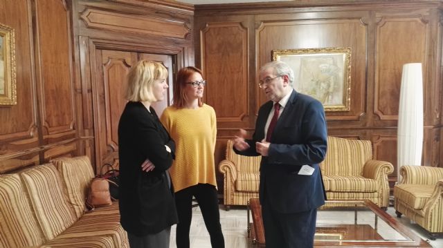 El presidente de la Asamblea se compromete a asistir a una de las charlas sobre educación en igualdad y afectivo social, impartidas por MUJOMUR - 1, Foto 1
