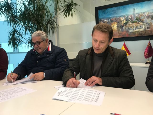 El Ayuntamiento y la Asociación Amigos de la Música de Torre Pacheco firman un nuevo convenio de colaboración - 1, Foto 1