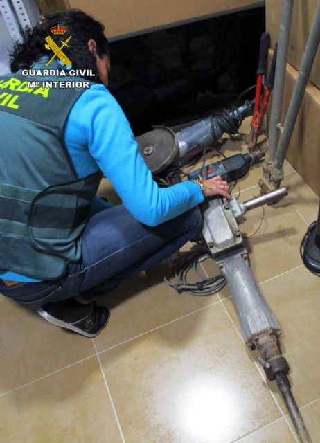 La Guardia Civil detiene a los 13 miembros de un experimentado grupo criminal dedicado al robo en viviendas de San Javier - 1, Foto 1
