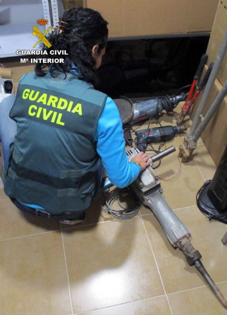 La Guardia Civil detiene a los 13 miembros de un experimentado grupo criminal dedicado al robo en viviendas de San Javier - 2, Foto 2