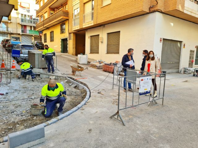 El Ayuntamiento de Caravaca ejecuta una segunda fase de obras de accesibilidad en aceras a través de un programa de empleo público - 1, Foto 1