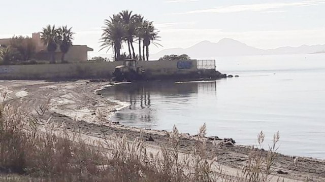 Así limpian minuciosamente las playas del Mar Menor - 1, Foto 1