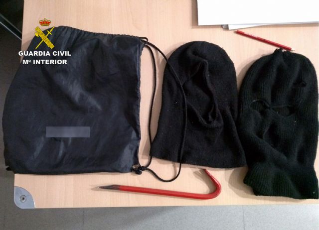 La Guardia Civil esclarece el robo en un comercio de Pliego con la investigación de sus autores - 2, Foto 2