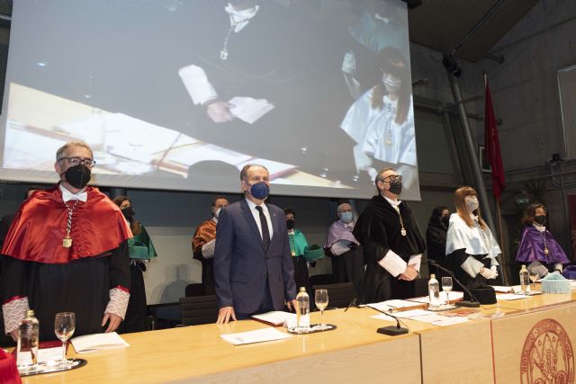 La Universidad de Murcia reconoce el premio a la excelencia de un centenar de estudiantes en la celebración de Santo Tomás de Aquino - 1, Foto 1