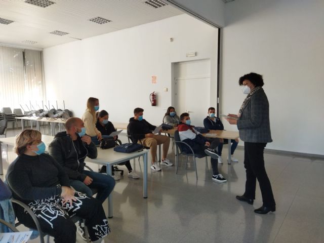 Quince jóvenes de Puerto Lumbreras finalizan la formación en limpieza de espacios públicos e instalaciones industriales - 2, Foto 2