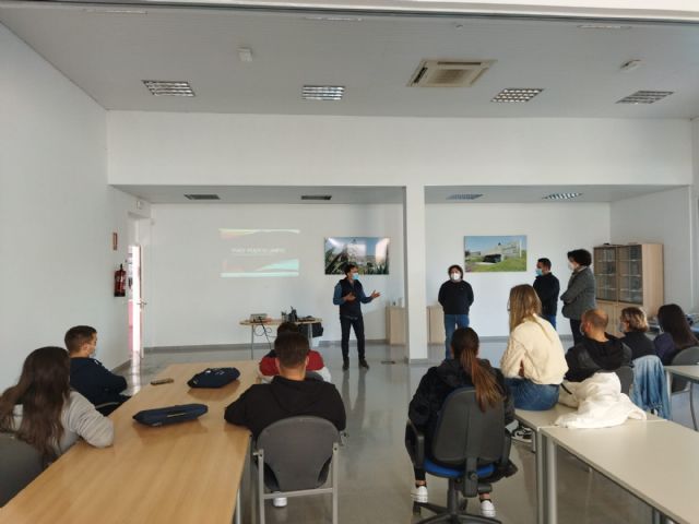 Quince jóvenes de Puerto Lumbreras finalizan la formación en limpieza de espacios públicos e instalaciones industriales - 5, Foto 5