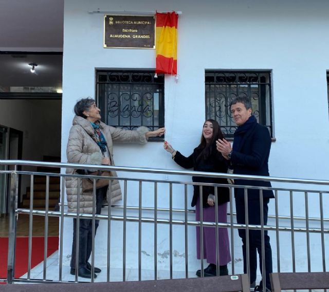 El Ayuntamiento de Blanca rinde homenaje a Almudena Grandes poniendo su nombre a la biblioteca municipal - 2, Foto 2
