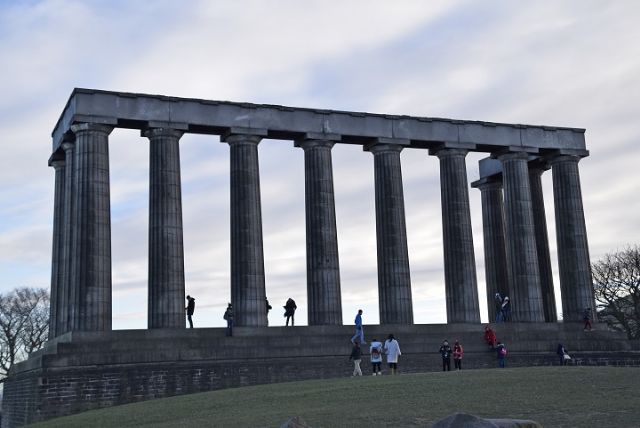 El Monumento Nacional de Calton Hill, en Edimburgo, fue bautizado como La desgracia de Escocia - 2, Foto 2