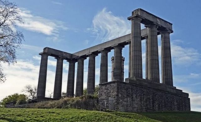 El Monumento Nacional de Calton Hill, en Edimburgo, fue bautizado como La desgracia de Escocia - 3, Foto 3