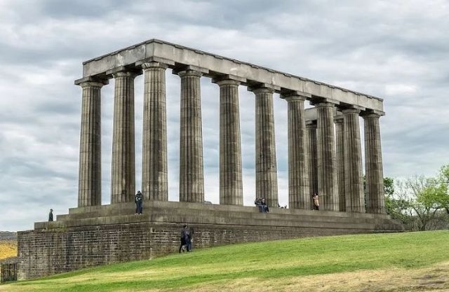 El Monumento Nacional de Calton Hill, en Edimburgo, fue bautizado como La desgracia de Escocia - 4, Foto 4