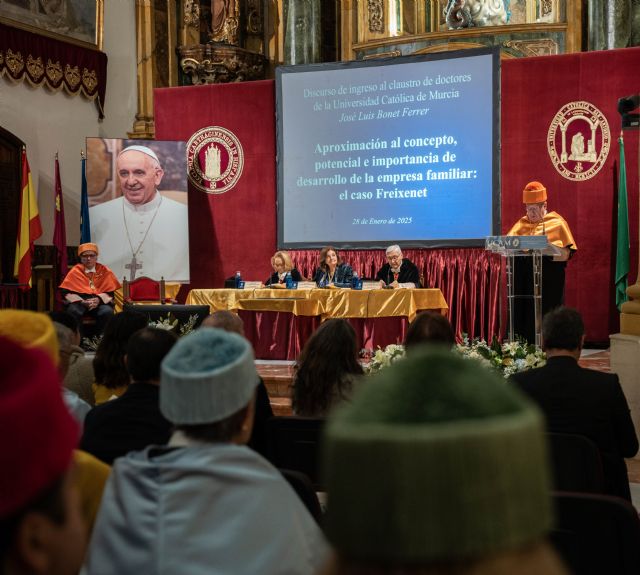 José Luis Bonet, investido Doctor Honoris Causa por la UCAM en una emotiva ceremonia - 3, Foto 3