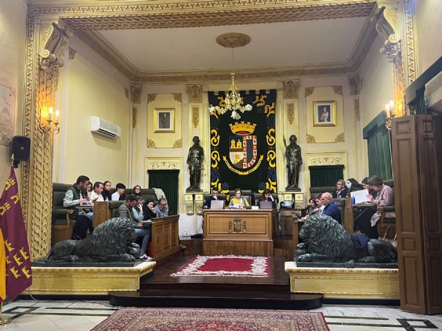 El pleno de enero aprueba el contrato para la limpieza de edificios municipales - 1, Foto 1