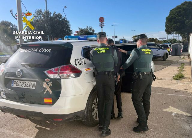 La Guardia Civil intercepta un turismo con cerca de tres kilos de marihuana - 3, Foto 3