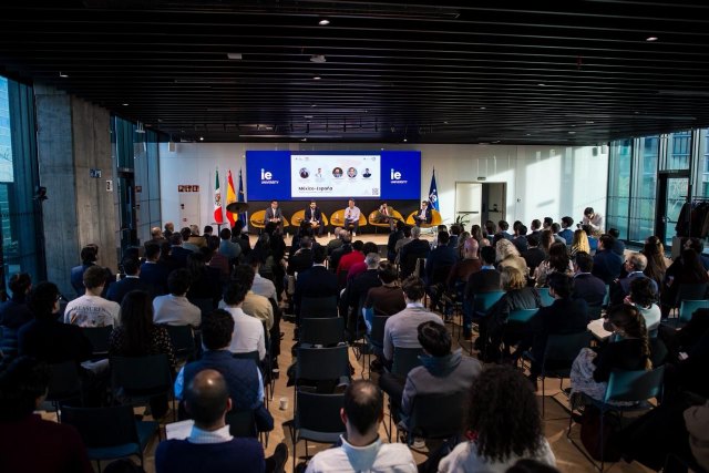 El prestigioso economista Diego García del Río participó junto a Néstor Camarillo, Senador de la República Méxicana, en una ponencia sobre inversión y economía en la prestigiosa IE University - 4, Foto 4