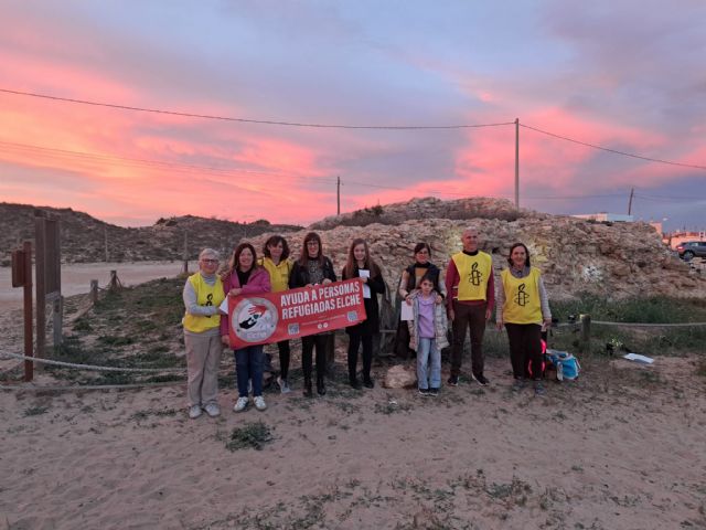 Por un mar lleno de vida y acogida: vuelve el encendido de la Torre del Pinet en Elche por los derechos de la población migrante - 2, Foto 2