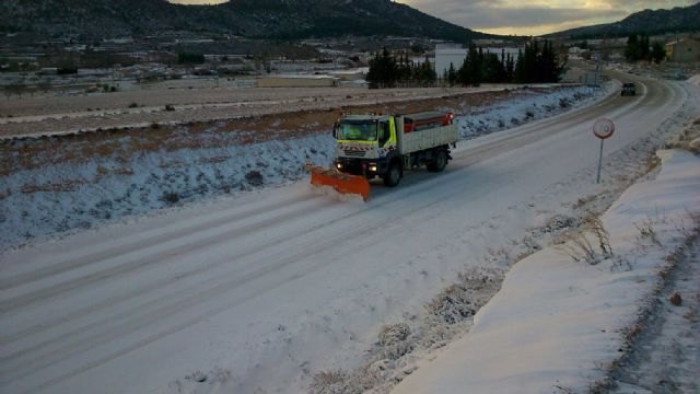 Las máquinas quitanieves de la Comunidad despejan las carreteras del Noroeste - 1, Foto 1