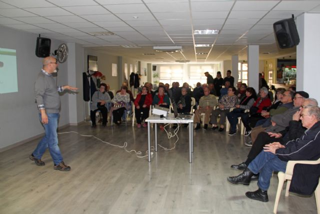 Los mayores de Puerto Lumbreras se forman en reciclaje - 1, Foto 1